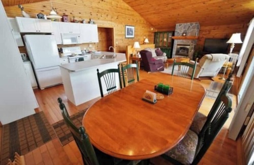 Hastings Highlands Cottage | Baptiste Lakehouse - A Lakefront Paradise!