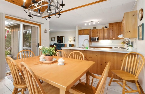 Huntsville Cottage | Bear Essentials Lakefront Hideaway
