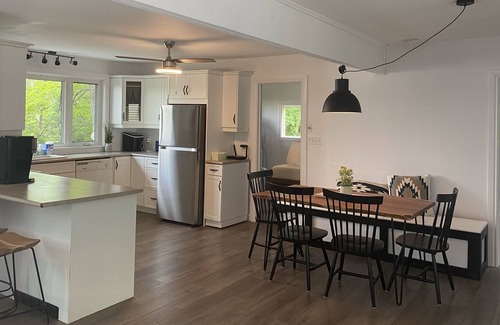 Central Frontenac Cottage | Beautiful Cottage in Quiet Cove on Sharbot Lake