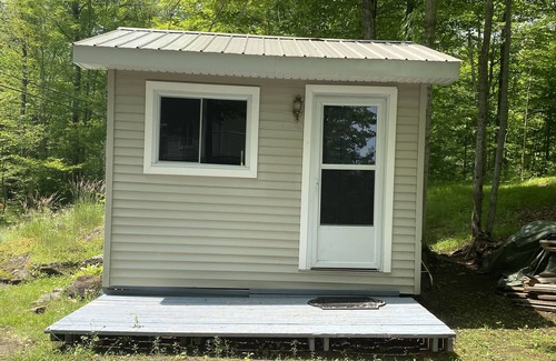 Central Frontenac Cottage | Beautiful Cottage in Quiet Cove on Sharbot Lake