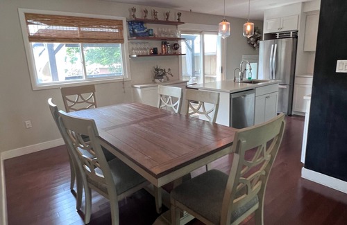 Selwyn House | BEAUTIFUL HOME WITH POOL NEAR TRENT UNIVERSITY