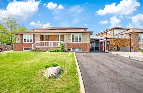 Malton House | Beautiful Home With Parking & Fenced Yard!