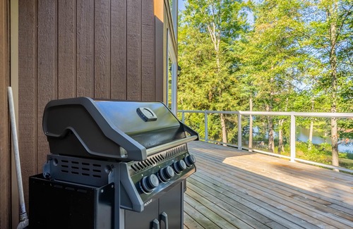 Bancroft Cottage | Beautiful Large 5bed 4bath Lake house in Bancroft!