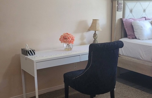 Brampton House | Beautiful Master bedroom with private washroom
