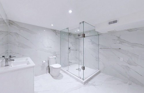 York Bed & Breakfast | Beautiful Room in Toronto next to Yorkdale mall
