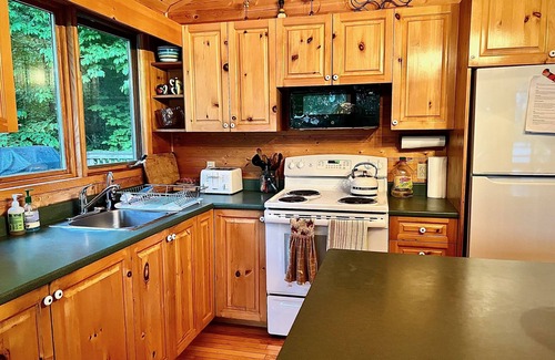 Central Frontenac Cottage | Beautiful waterfront cottage