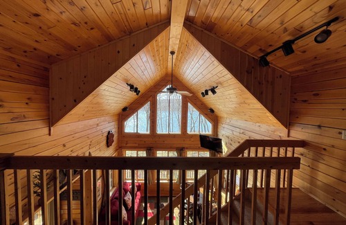 Long Prairie Cabin | Book now for spectacular fall foliage! Great location for fall family photos!