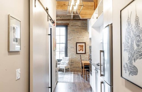 Stratford Apartment | Bradshaw Lofts: Le Bastille