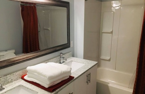 Brampton House | Brampton Basement · Bright, Airy, and Cozy 2 Bedroom Basement Brampton