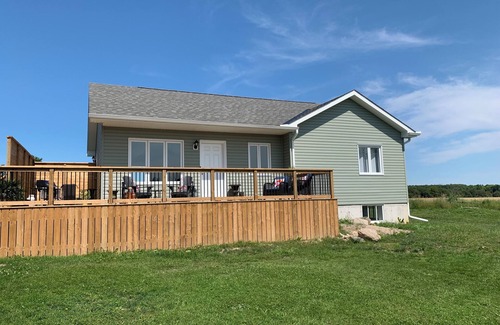 Springwater House | Bungalow with country views, lots of space inside and out. Pet friendly.