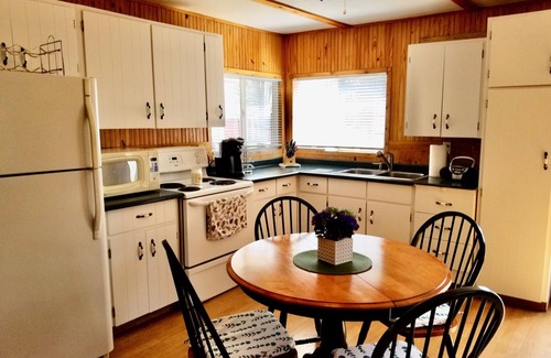 Marmora Cottage | Cabin on Crowe Lake