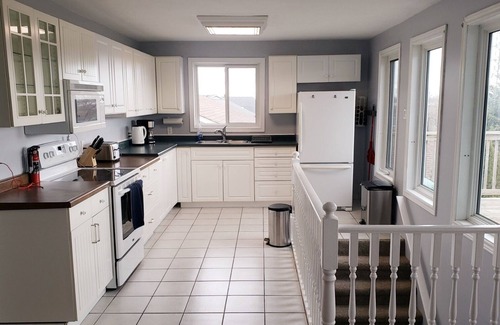 Niagara Falls Apartment | Central, peaceful location