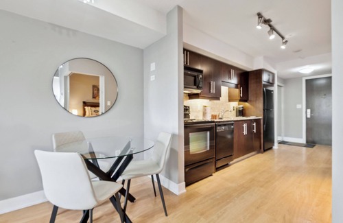 Toronto Entertainment District Apartment | Charming 1-BR Condo in DR Toronto