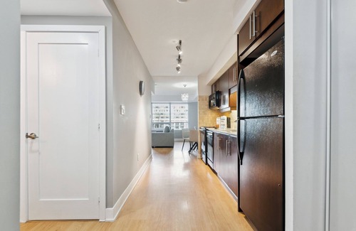 Toronto Entertainment District Apartment | Charming 1-BR Condo in DR Toronto