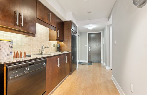 Toronto Entertainment District Apartment | Charming 1-BR Condo in DR Toronto