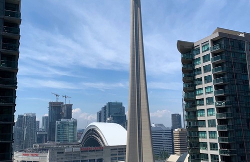 Toronto Entertainment District Condo | Charming CN Tower view condo, steps to Scotiabank Arena and Rogers Centre