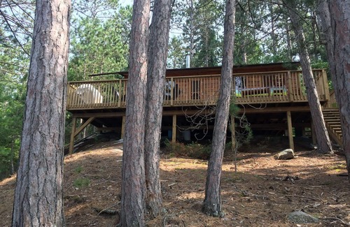 Addington Highlands Cottage | Charming Lake Weslemkoon Retreat