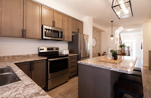 Beamsville House | Cherry Heights Haven: Delightful Designer Townhome