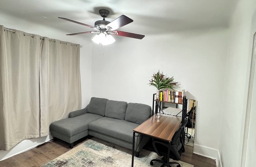 Walkerville Apartment | Clean Cozy Room for Females/Couples