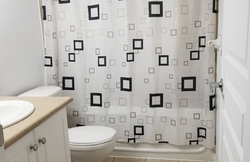 Brookhaven - Amesbury Condo | Clean, quiet uptown boutique condo building! Low-rise, uncrowded & convenient