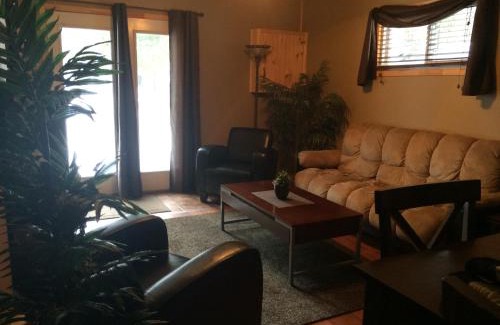 Algonquin Highlands House | Cloverleaf Cottages