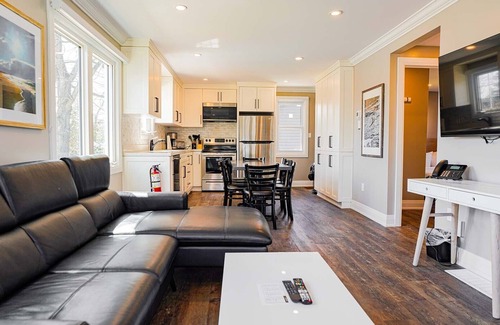 Grand Bend Cottage | Colonial Hotel & Suites - Bellevue Chateau