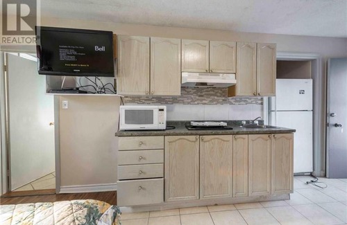 Madoc Hotel | Colonial Inn Motel