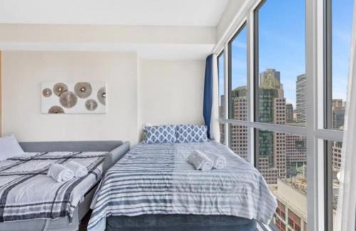 Toronto Entertainment District Apartment | Comfort 300 Front Suites near Rogers Centre & Free Parking