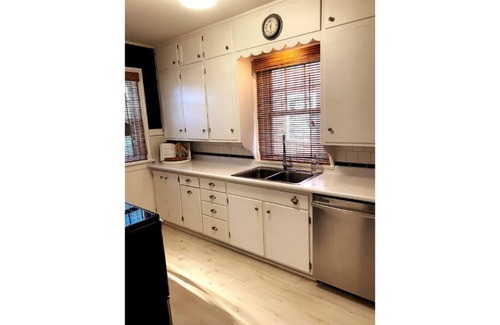 Rochester House | Comfortare Cottage - 6 Blocks to Mayo Clinic!