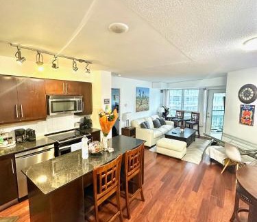 Toronto Entertainment District Apartment | Core Downtown Toronto-3 Bedrooms-2 Bathrooms-Washrooms-Free Parking-CN Tower-Ripleys Museum-Blue Jays Stadium In front-Indoor Gym-Swimming Pool-Jacuzzi Sauna-Filter Drinking Water-WiFi