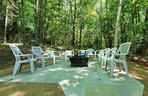 Bracebridge Cottage | Cottage Binx Bracebridge | Large hot tube and outdoor movies on lake Muskoka