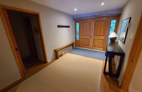 North Kawartha Cottage | Cottage on the lake! Beautiful 4 bedroom + 3 bath!