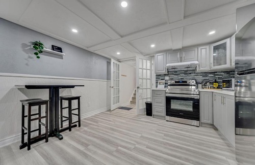 L'Amoreaux Apartment | Cozy 1 bed apartment near Hwy401