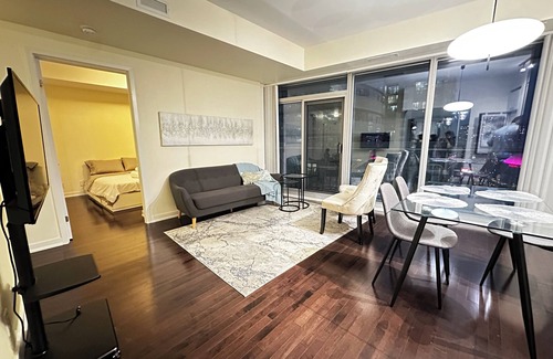 Central Waterfront Condo | Cozy 2-bedroom condo with AC, fitness room in pleasant Toronto downtown