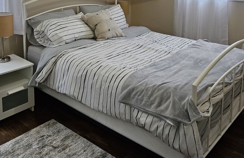 Dunsford Cottage | Cozy century cottage. Just steps from water