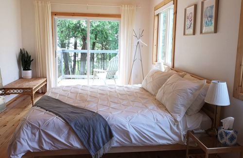 Brock Cottage | Cozy Cottage With Stunning Sunsets & Sandy Shallow Water to Swim and Play