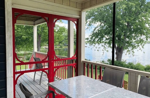 Port Stanton Cottage | Cozy Lakeside Cottage in Muskoka