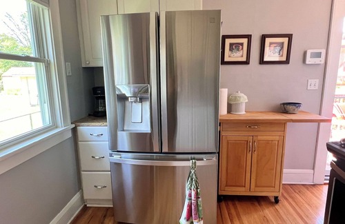 Victory House | Cozy Minneapolis Bungalow - 2 bedroom, your home away from home!