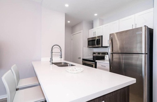 Central Waterfront Apartment | Downtown Apartment with Breathtaking Panoramic Lake View
