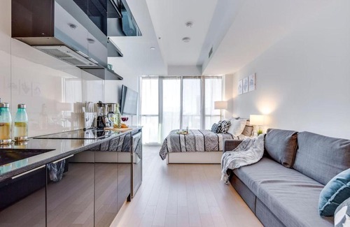 Financial District House | Downtown Toronto Gem