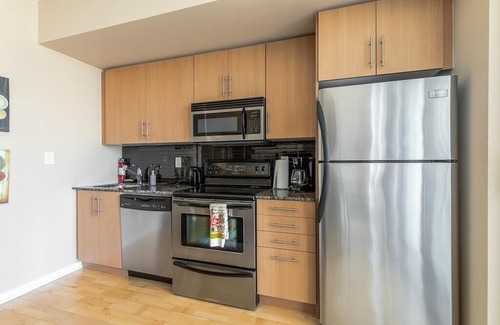 Central Waterfront Condo | DOWNTOWN TORONTO LUXURY FULLY FURNISHED SUITE at MAPLE LEAF SQUARE CN TOWER ACC