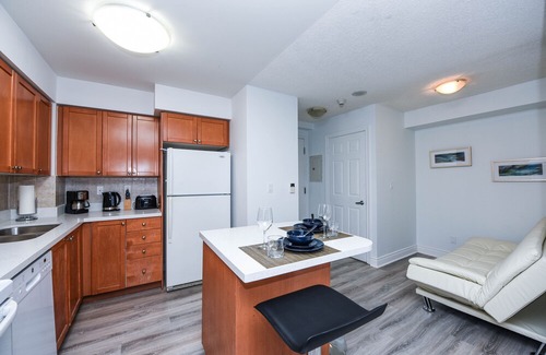 Downtown Mississauga Condo | Elegant 1BD & BTH in Mississauga Downtown