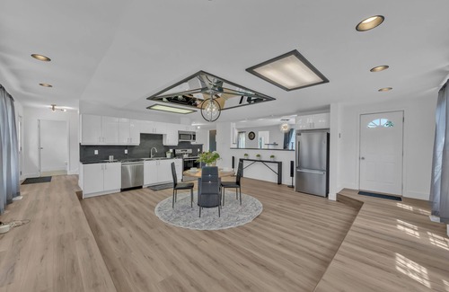 Windsor House | Elegant 4BR Retreat + Jacuzzi