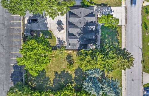 Windsor House | Elegant 4BR Retreat + Jacuzzi