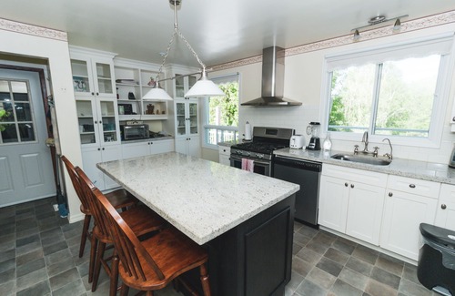 Huntsville Cottage | Enjoy our four season cottage with full amenities,on the beautiful Muskoka River