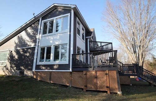 Marmora House | ❤️Entire Luxurious Waterfront Peninsula Cottage - VERY LARGE COTTAGE W/HOTTUB❤️