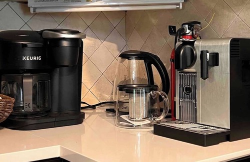 Tiny Cottage | EV Charger, Cozy Cottage, Pet Friendly