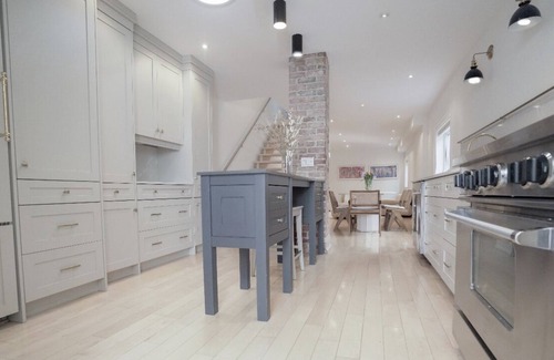 Trinity - Bellwoods House | fabulous house in Little Italy+P