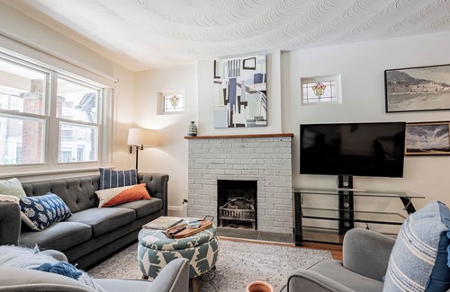 The Beach Triangle House | Family Home by the Beach > 3 Beds & Parking