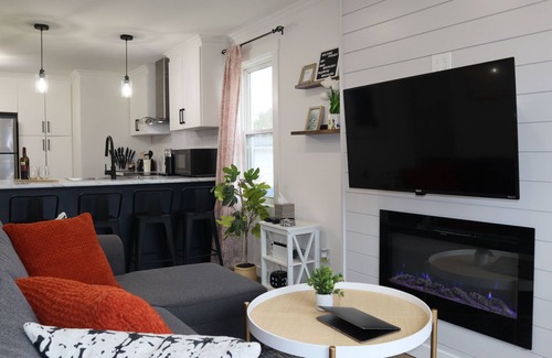 Coniston House | FamilyFriendly Modern Cottage by Moonlight Beach